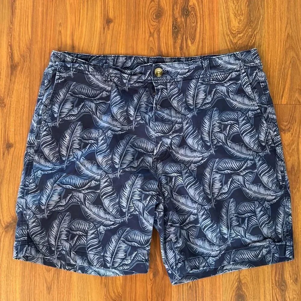 Vineyard Vines blue leaf tropical shorts 34
